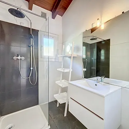 Petite Maison Familiale - Tres Proche De La - Les Freres De La Loc' *